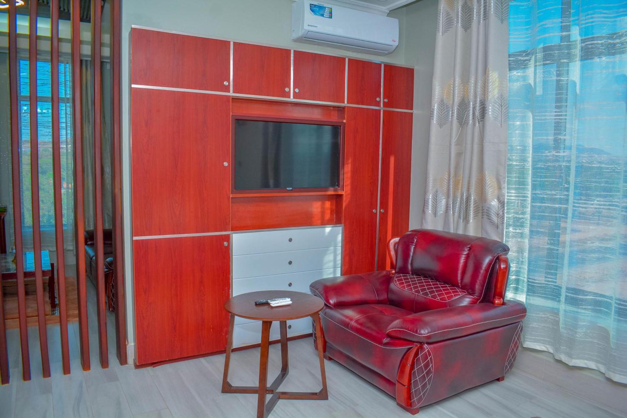 Brand Hotel Додома Екстер'єр фото